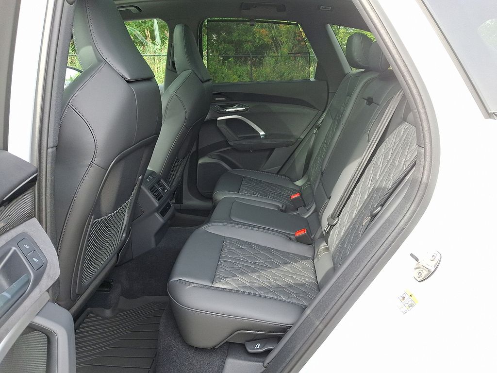 Thumbnail: 2025 Audi SQ5 - 5