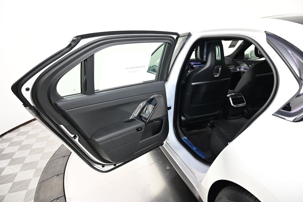 Thumbnail: 2026 BMW 7 Series - 23