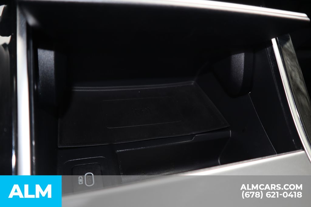Used 2024 Silver Land Rover Dynamic SE image 32