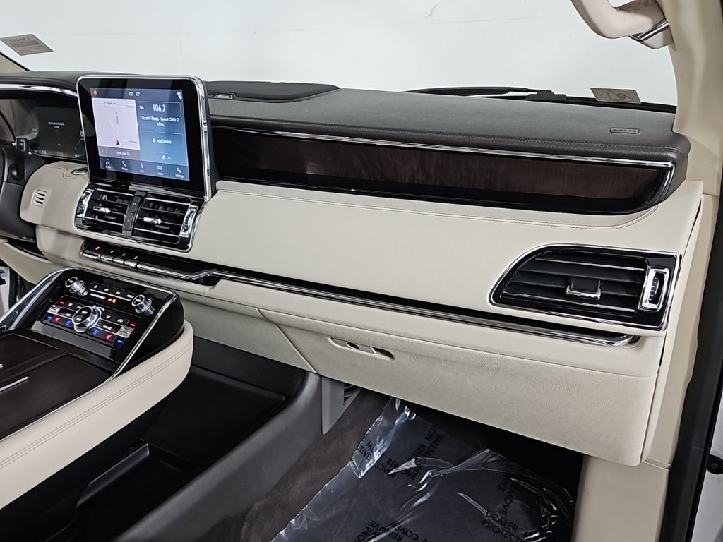 Thumbnail: 2018 Lincoln Navigator - 15