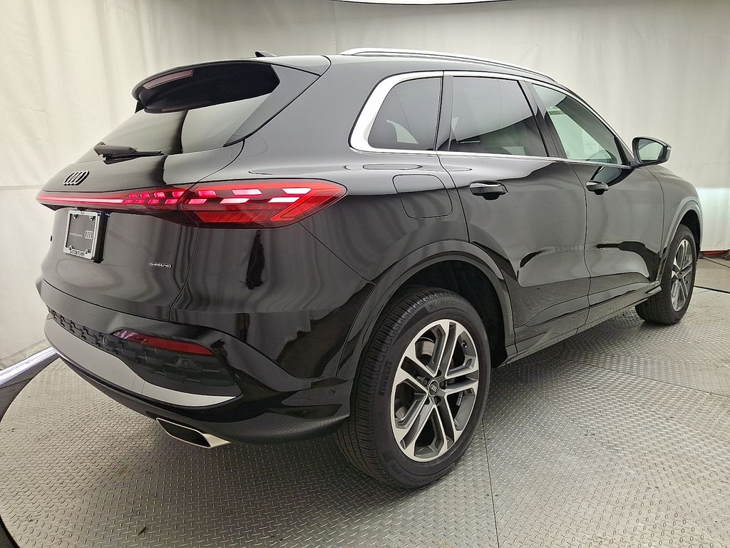 Thumbnail: 2025 Audi Q5 - 4
