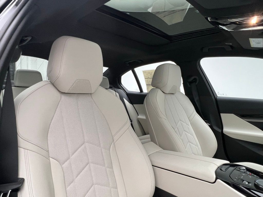 Thumbnail: 2026 BMW 5 Series - 7