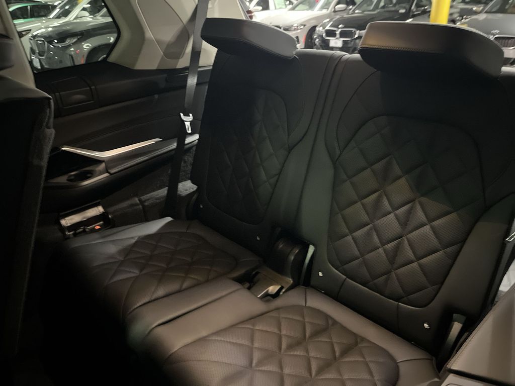 Thumbnail: 2026 BMW X7 - 24