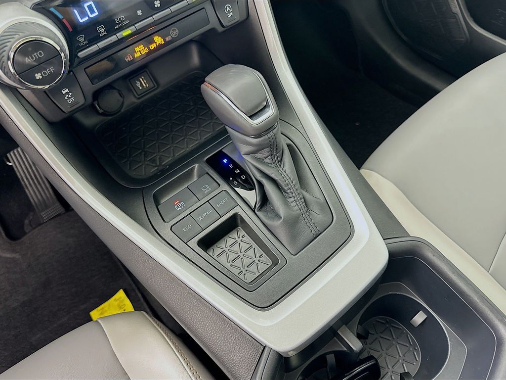 Thumbnail: 2025 Toyota RAV4 - 16