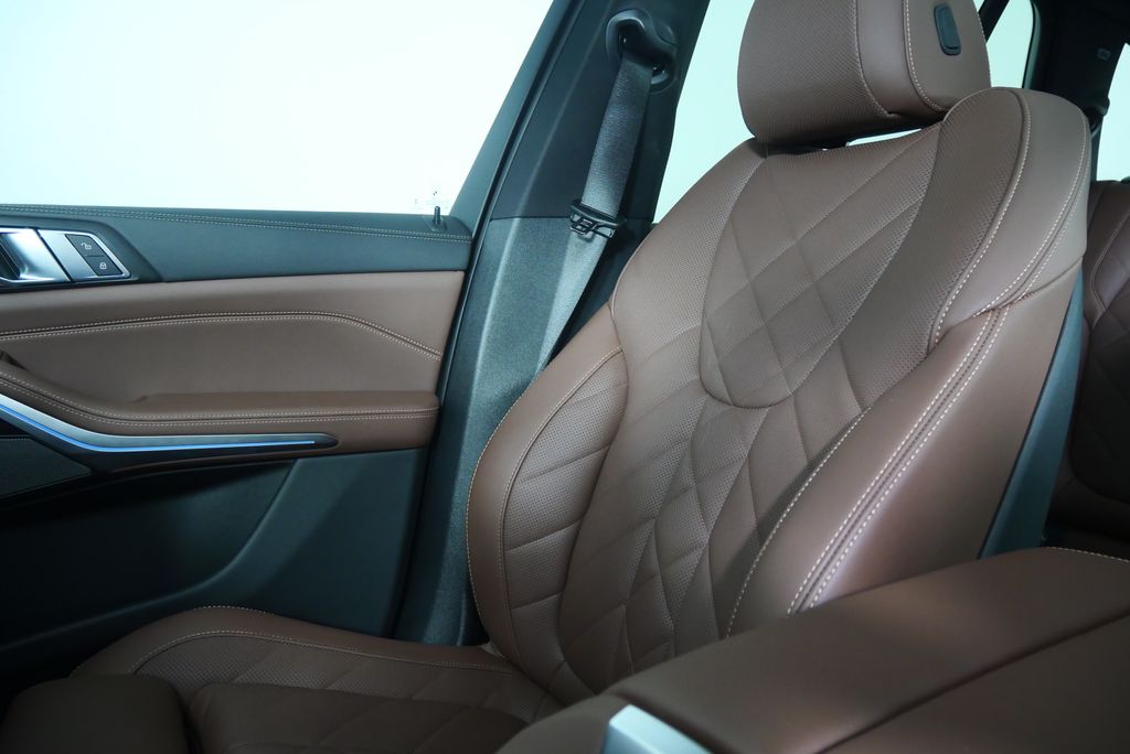 Thumbnail: 2025 BMW X5 - 25