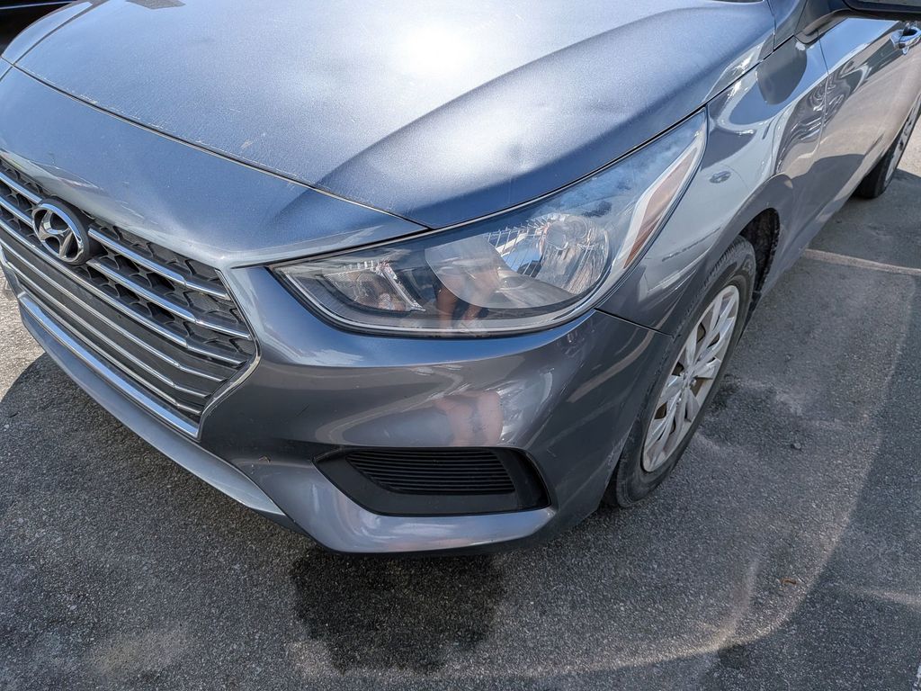 Urban Gray Metallic 2019 Hyundai Accent SE Sedan FWD Sedan Front-Wheel Drive 6-Speed Automatic