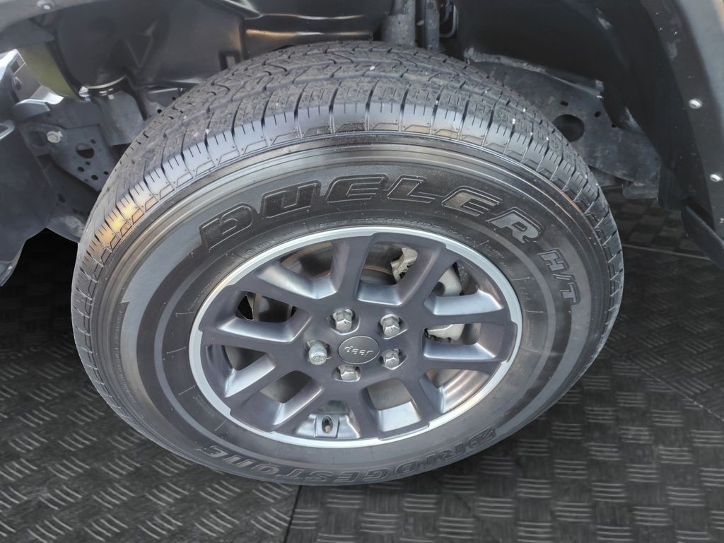 Used Car 2022 Jeep Gladiator  Overland For Sale Under $35,000 In Austin, Texas