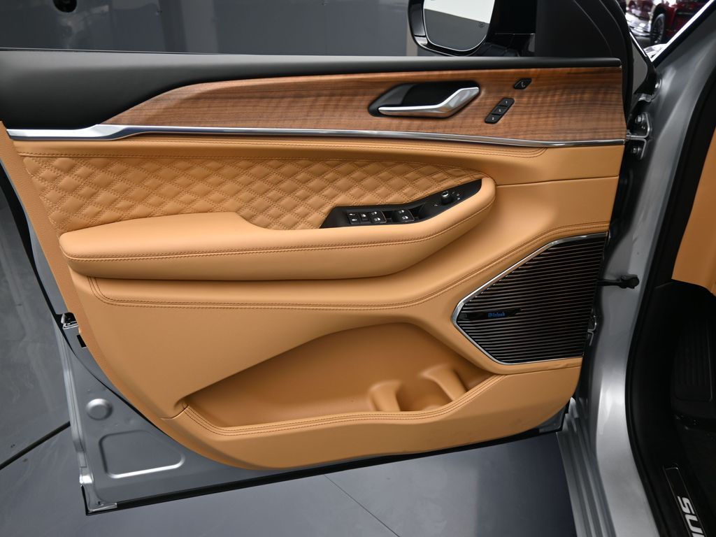 New 2025 Silver Zynith Jeep Summit image 13