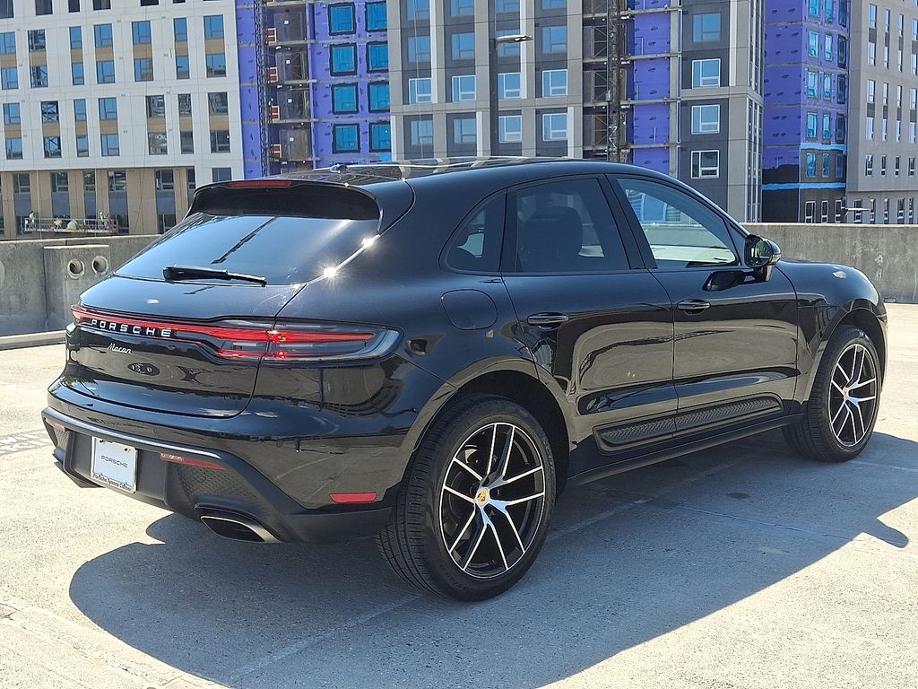 Thumbnail: 2025 Porsche Macan - 8