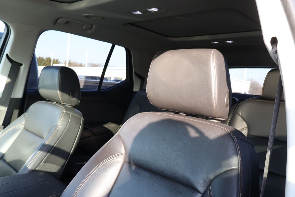 Thumbnail: 2020 Chevrolet Traverse - 14