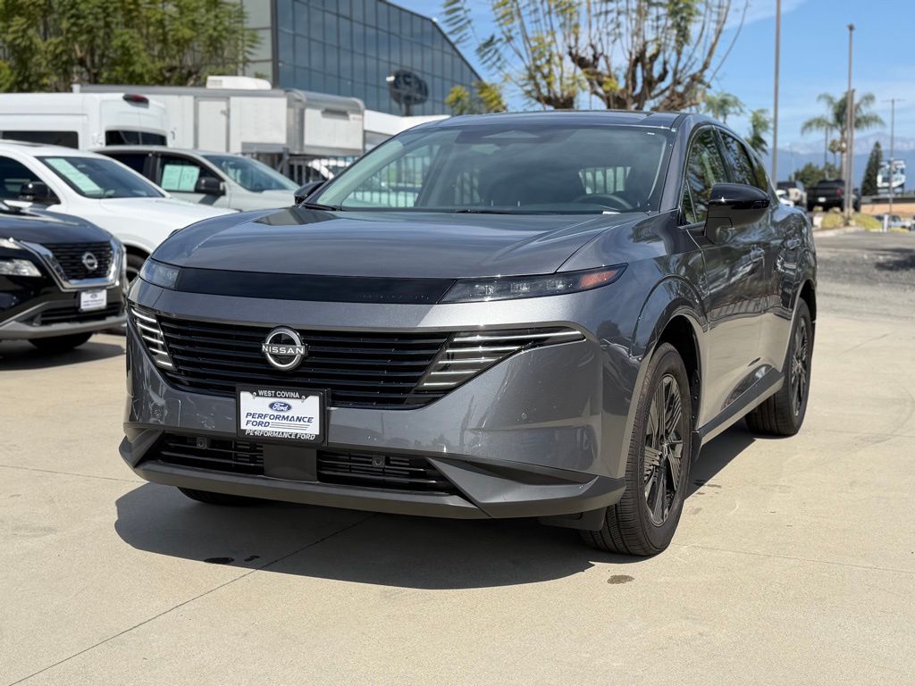 View vehicle photo 2