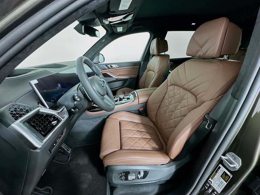 Thumbnail: 2026 BMW X7 - 16