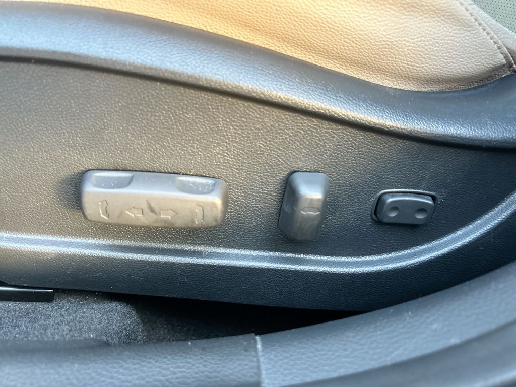 Thumbnail: 2014 Hyundai Elantra - 12