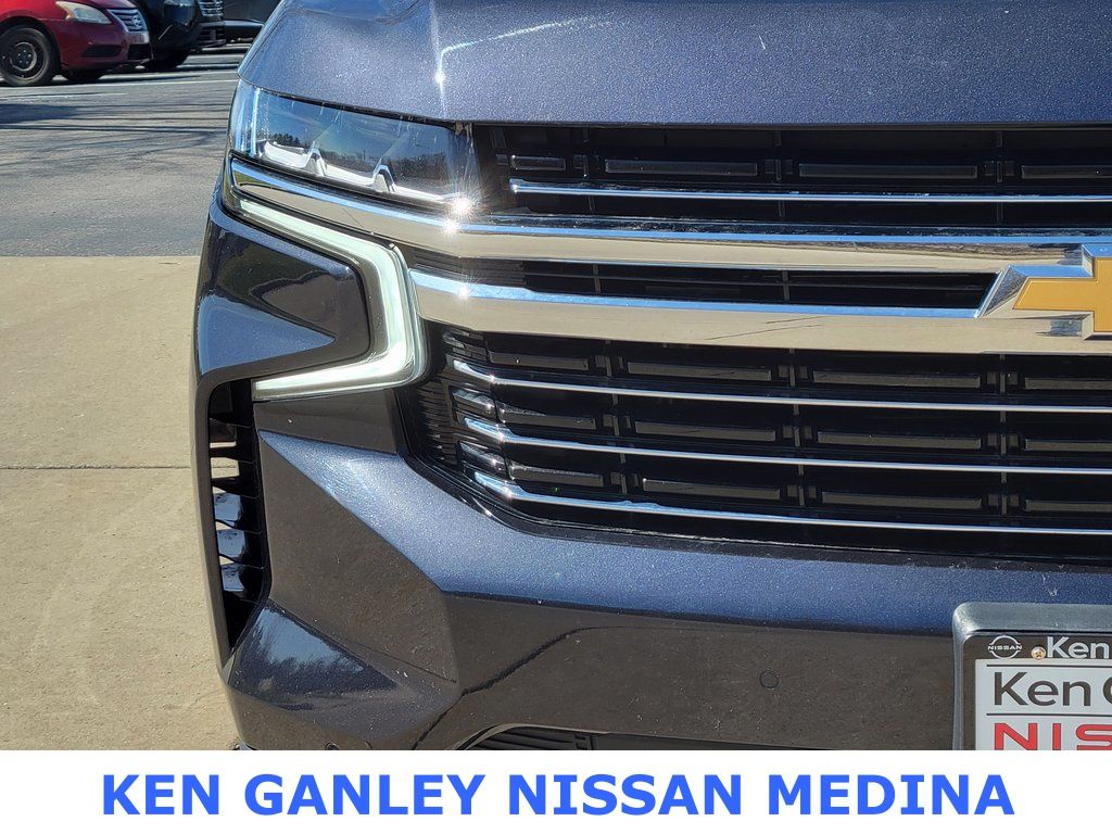 2023 Chevrolet Suburban LT photo