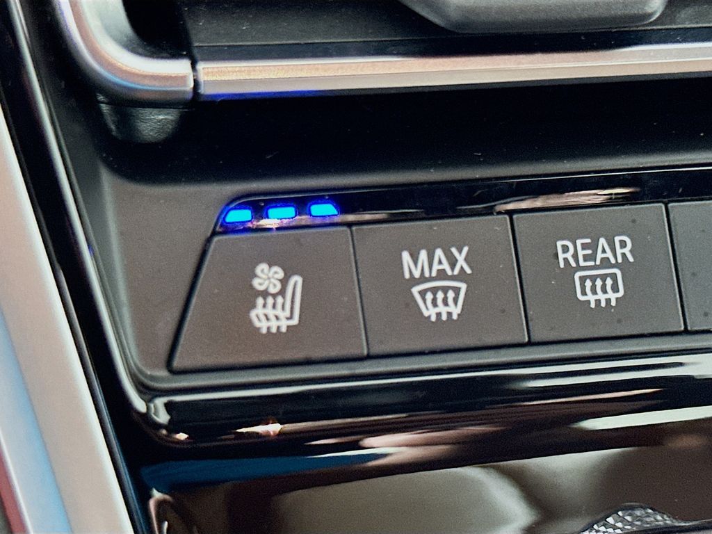 Thumbnail: 2024 BMW 8 Series - 21