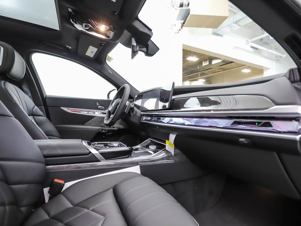 2025 BMW 7 Series 740i xDrive 28
