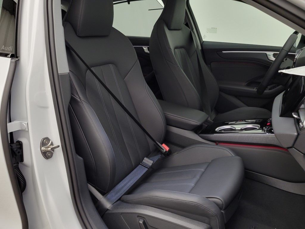 Thumbnail: 2026 Audi A6 - 13