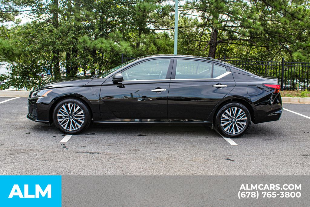Used 2025 Black Nissan 2.5 SV image 6