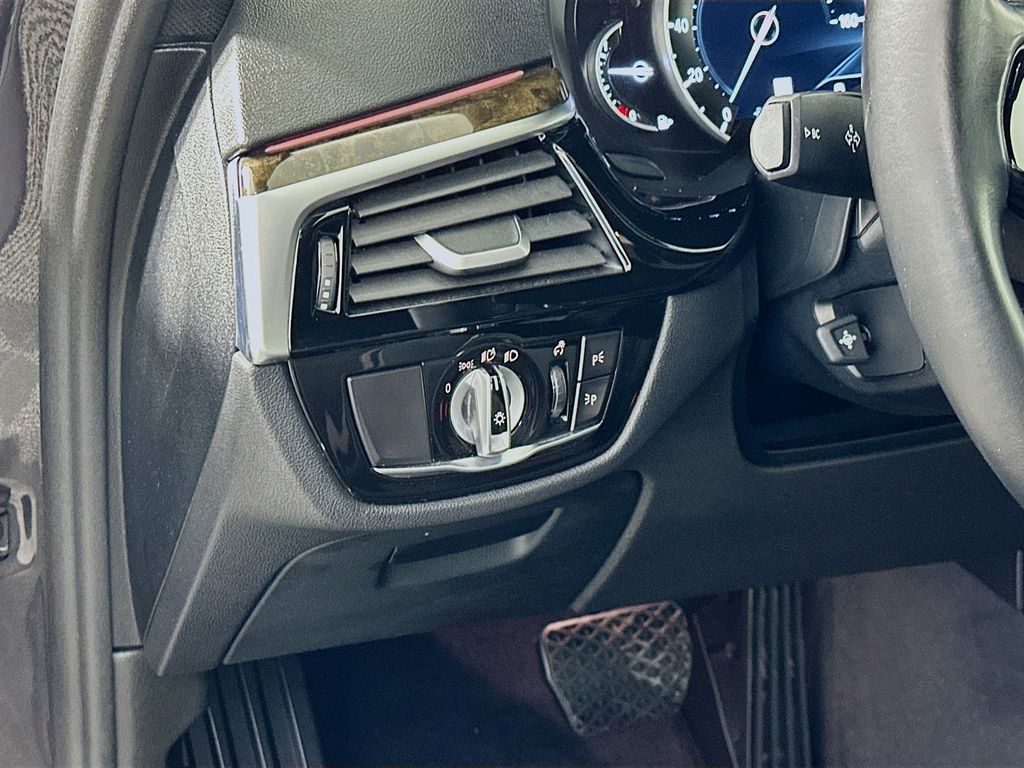 Thumbnail: 2019 BMW 5 Series - 10