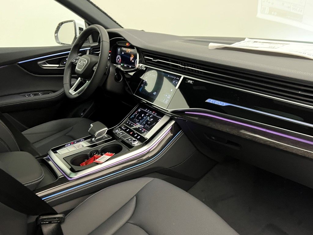 Thumbnail: 2026 Audi Q8 - 16