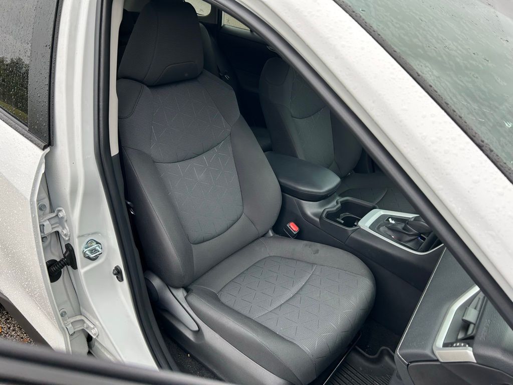 2024 Toyota RAV4 XLE 15
