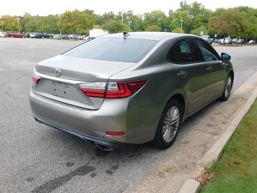 Thumbnail: 2016 Lexus ES - 4