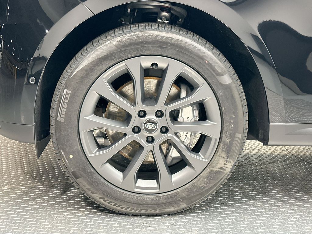 Thumbnail: 2025 Land Rover Range Rover Sport - 3