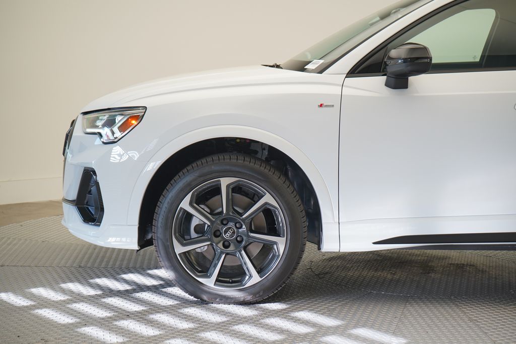 Thumbnail: 2025 Audi Q3 - 2