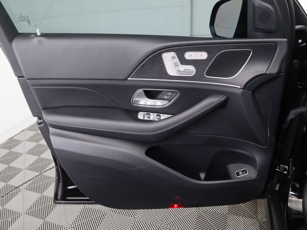 Thumbnail: 2025 Mercedes-Benz GLE - 25