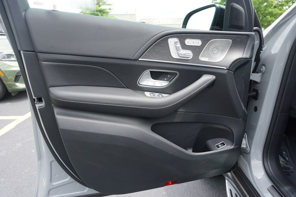 2025 Mercedes-Benz GLS 450 4MATIC 21
