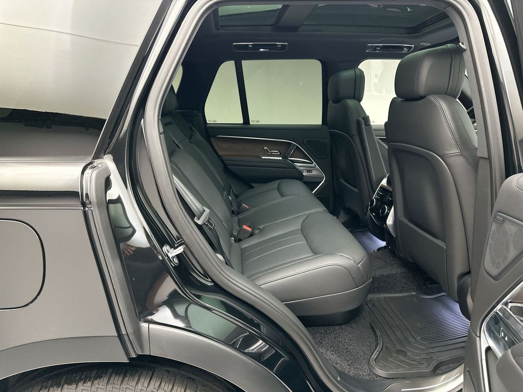 Thumbnail: 2025 Land Rover Range Rover - 6