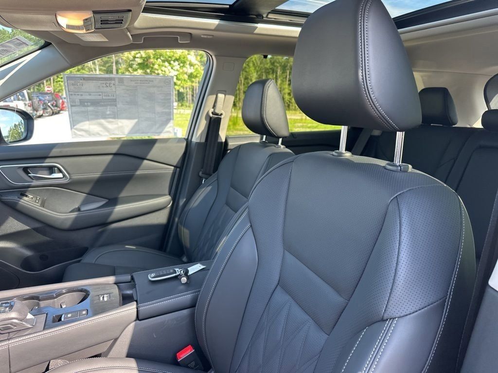 2025 Boulder Gray Pearl/Super Black Nissan Rogue Platinum FWD SUV