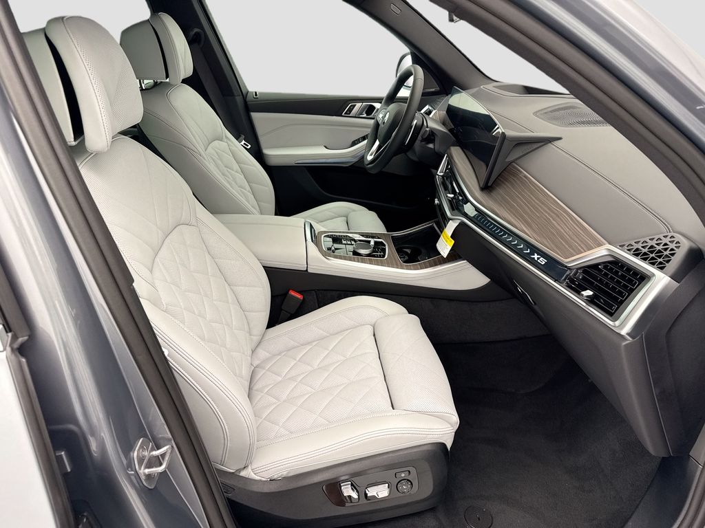 Thumbnail: 2026 BMW X5 - 19