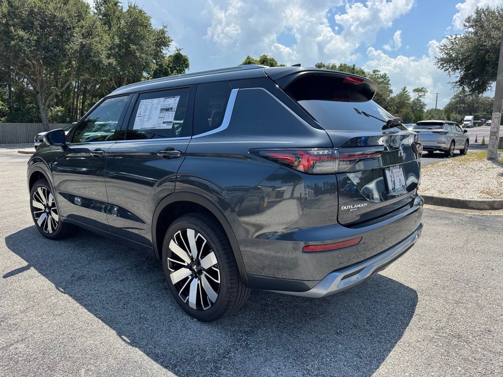 2025 Mitsubishi Outlander SEL photo 2