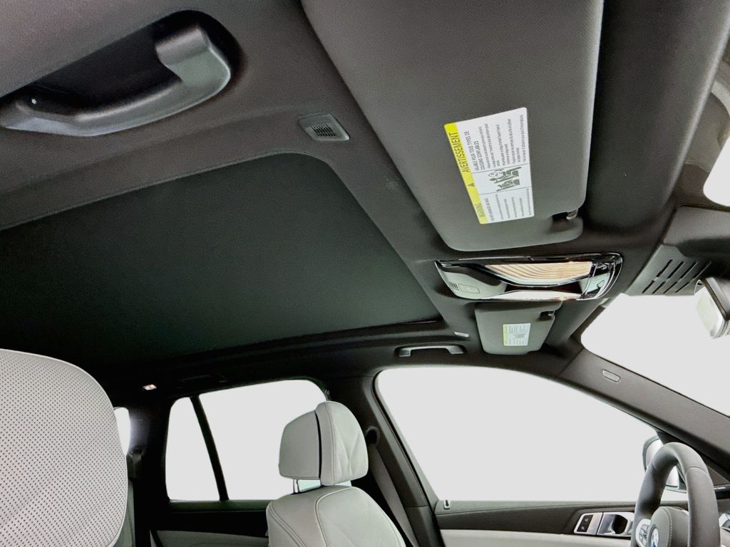 Thumbnail: 2026 BMW X5 - 17