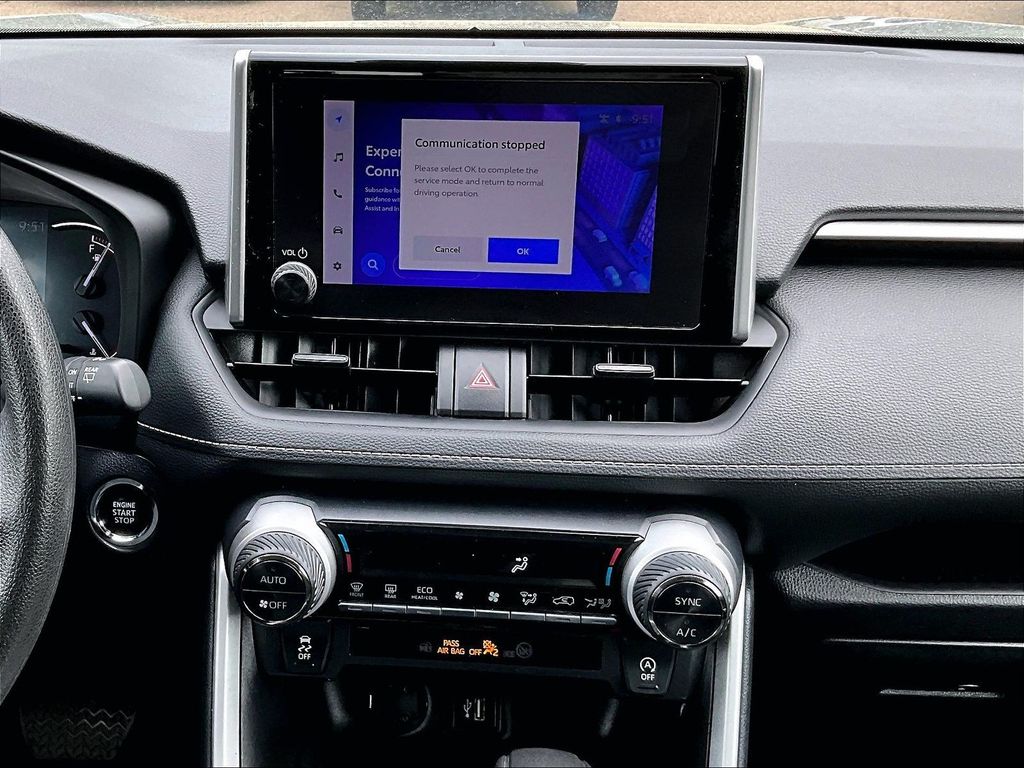 2024 Toyota RAV4 — photo 18