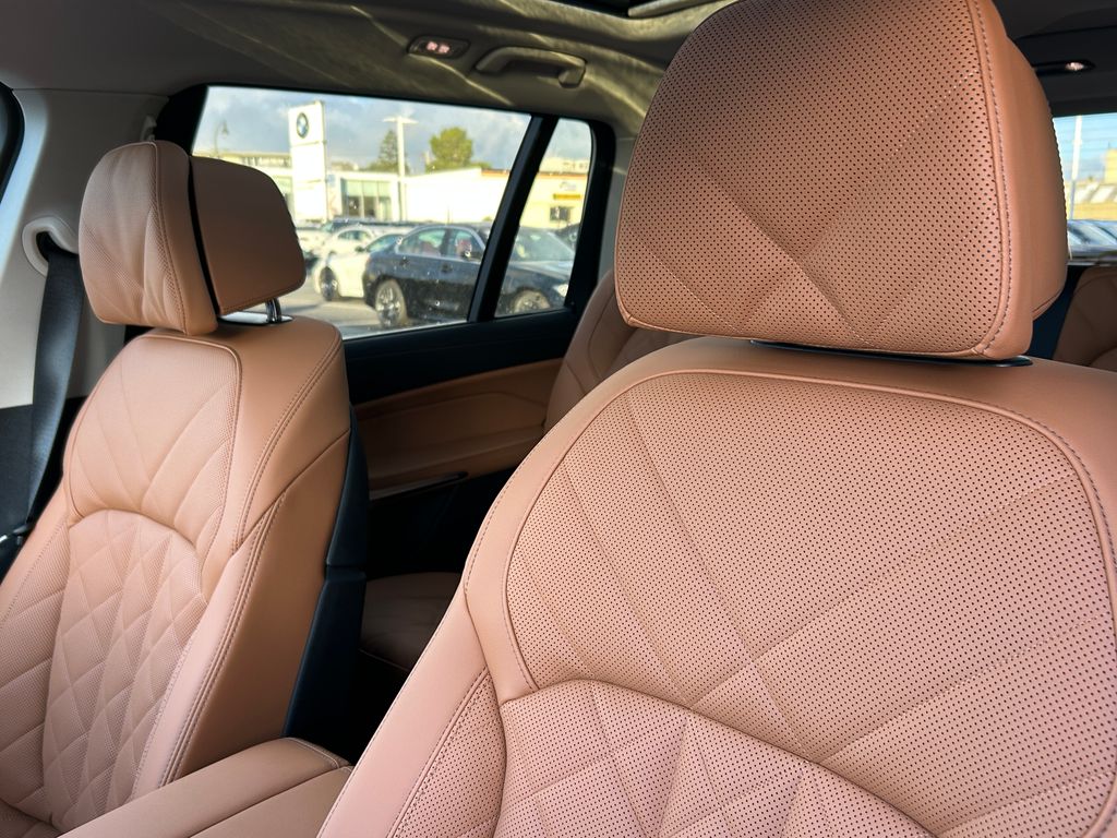 Thumbnail: 2026 BMW X7 - 14