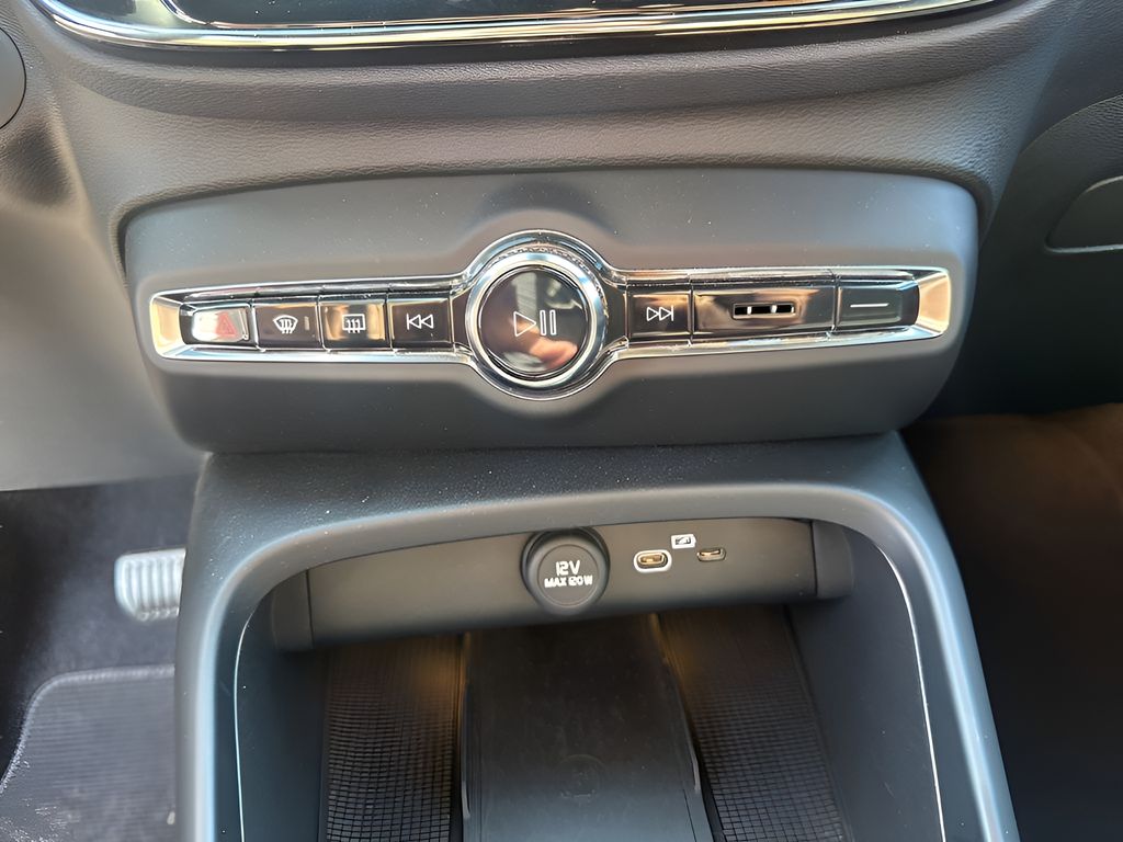 Used Car 2023 Volvo Xc40 Recharge Pure Electric  Ultimate For Sale Under $35,000 In Austin, Texas