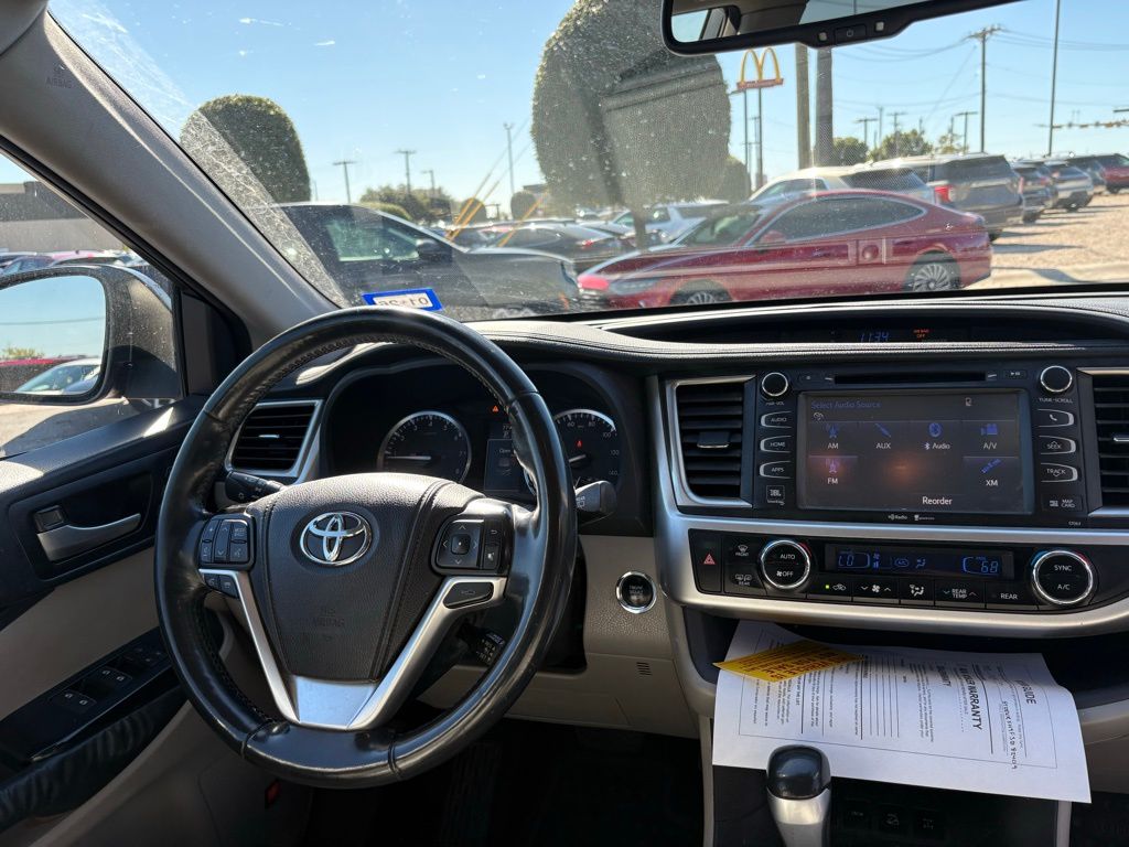 Thumbnail: 2015 Toyota Highlander - 9