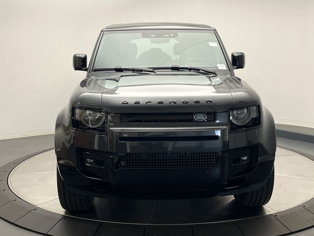 2025 Land Rover Defender 110 8
