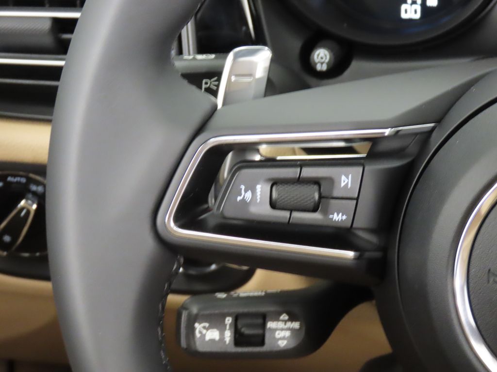 Thumbnail: 2026 Porsche Macan - 19