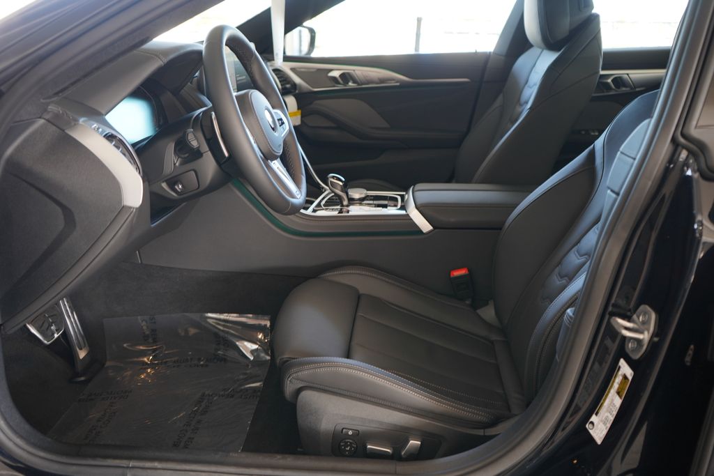 Thumbnail: 2026 BMW 8 Series - 10