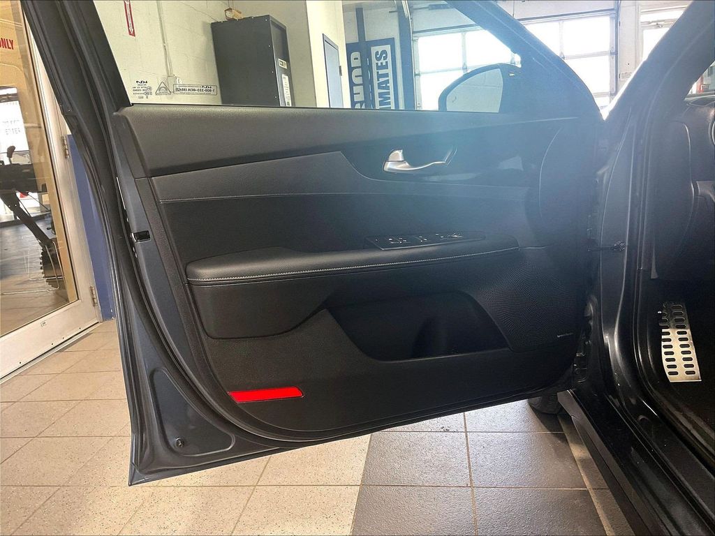 2024 Kia Forte — photo 9