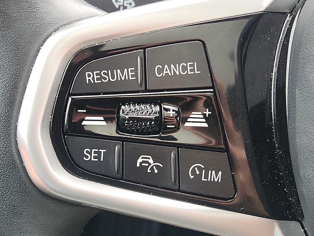 Thumbnail: 2025 BMW i4 - 22