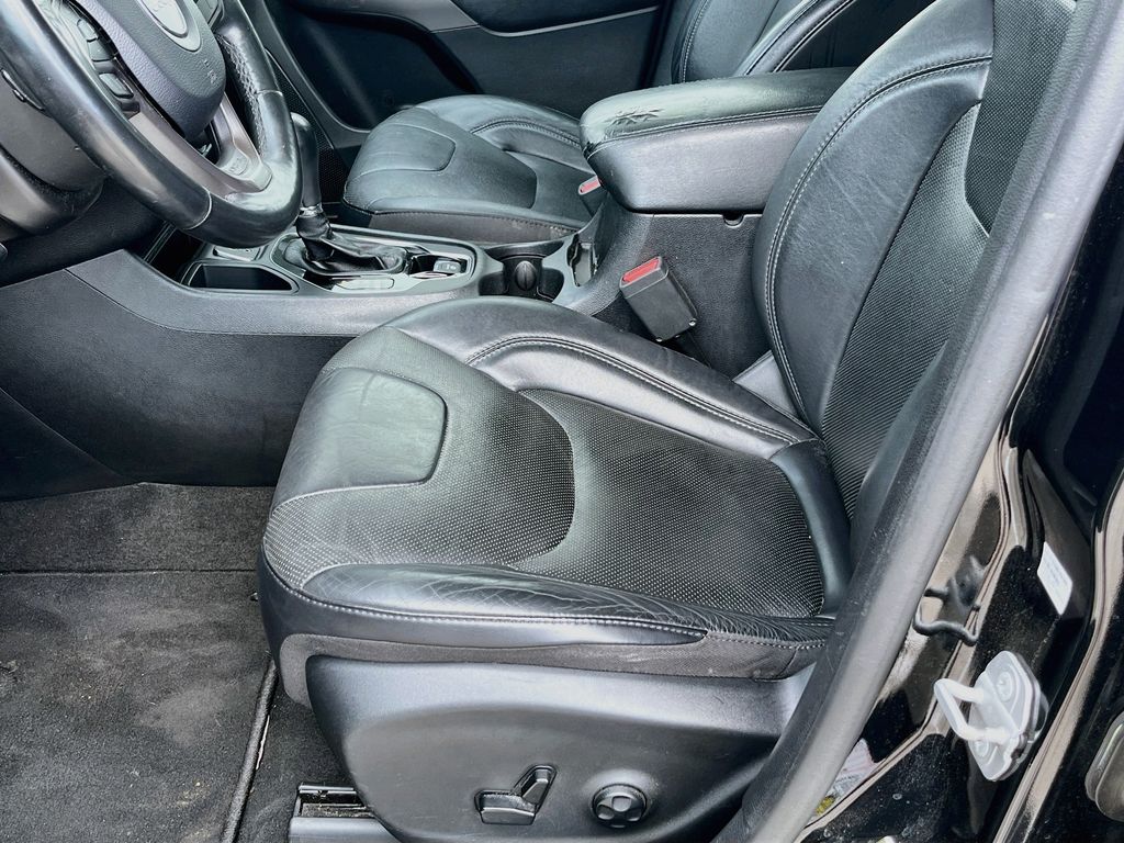 Used 2019 Black Jeep Limited image 20