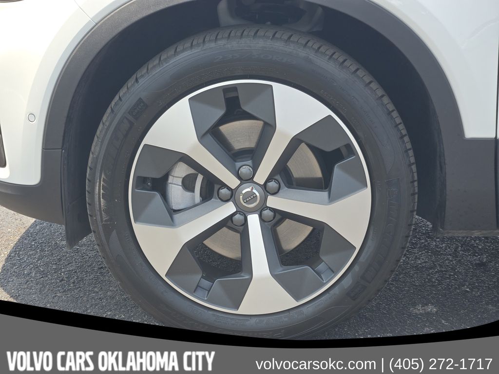2026 Volvo XC40 Plus - Photo 14