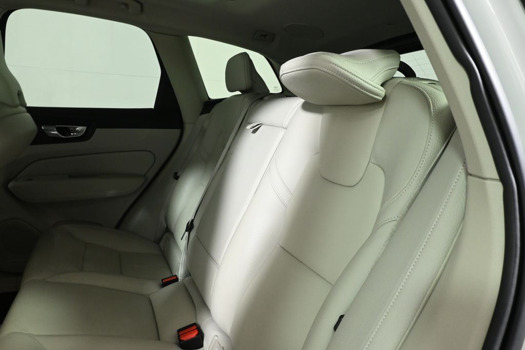 Thumbnail: 2023 Volvo XC60 - 4