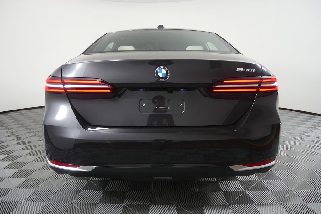 Thumbnail: 2026 BMW 5 Series - 4