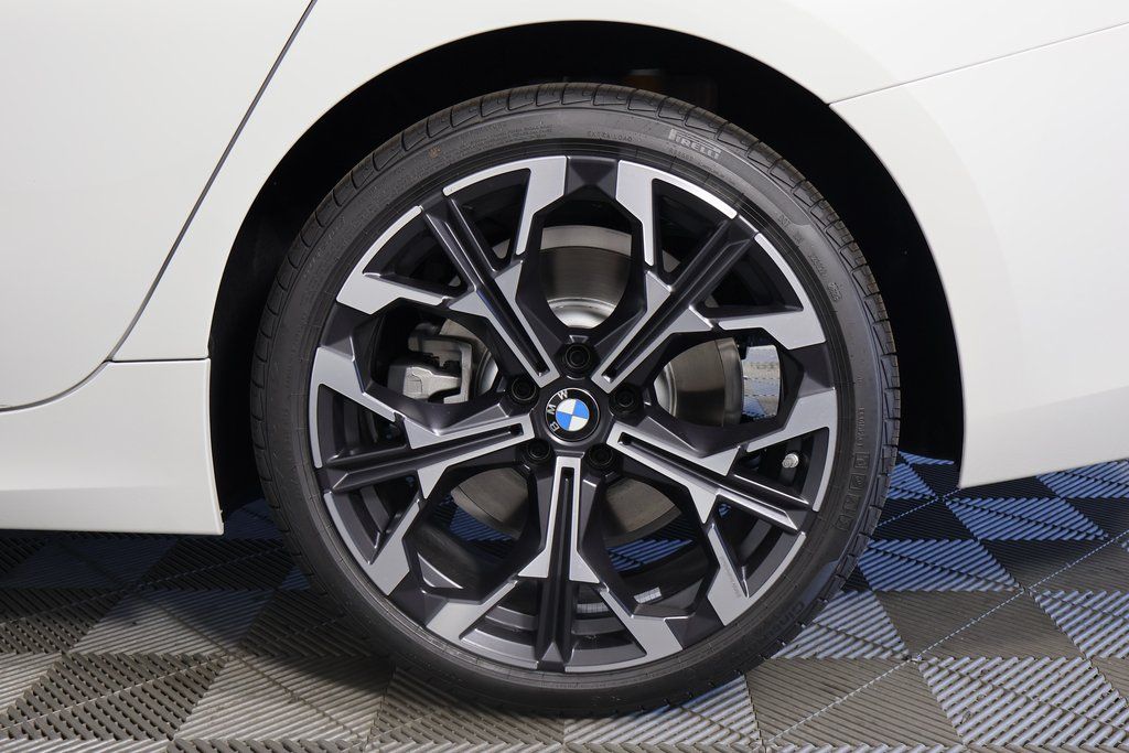 Thumbnail: 2026 BMW 3 Series - 10
