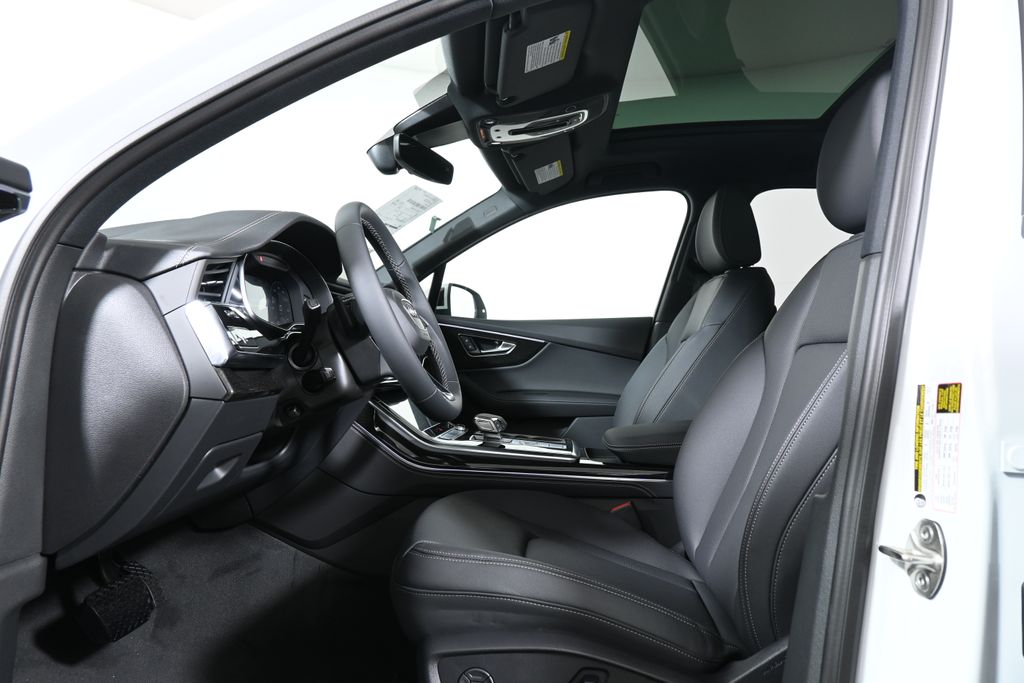 Thumbnail: 2025 Audi Q7 - 3